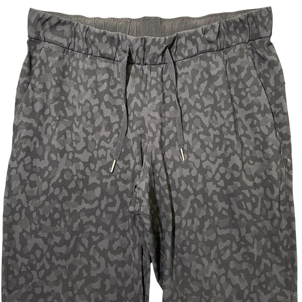 Lululemon On the Fly 7/8 Pants Formation Camo Gray Black W5CITS Gym Size 10